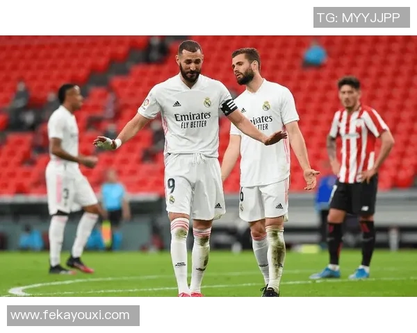 巴塞罗那与皇家马德里元老球队对抗赛精彩回顾与球员风采展示