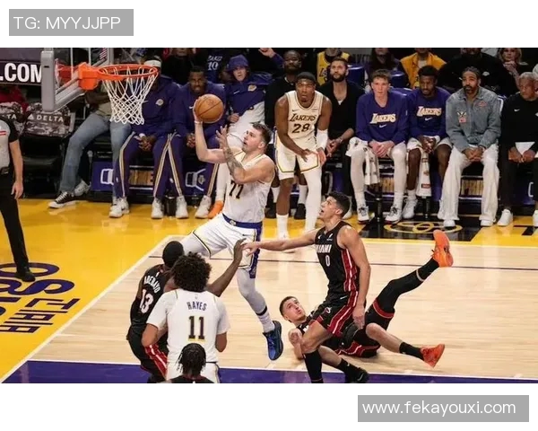 热火与湖人精彩对决回放分析全场精彩瞬间与战术解析