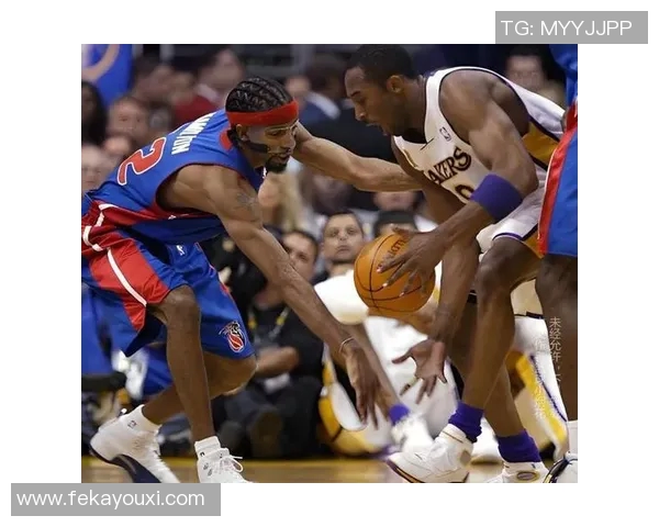 科比在对阵马卡比时的精彩表现与篮球传奇的巅峰对决回顾 科比在对阵马卡比时的精彩表现与篮球传奇的巅峰对决回顾